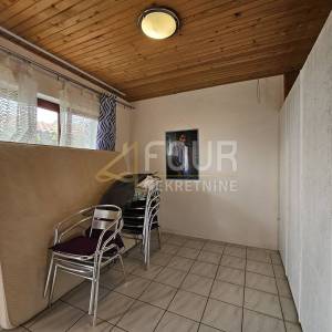 Crikvenica, Dramalj, 181m2, 3 apartmana + bungalov, okućnica, blizina mora