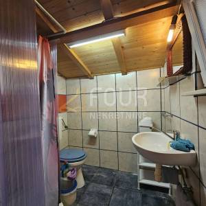 Crikvenica, Dramalj, 181m2, 3 apartmana + bungalov, okućnica, blizina mora