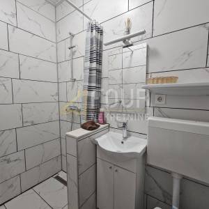 Crikvenica, Dramalj, 181m2, 3 apartmana + bungalov, okućnica, blizina mora