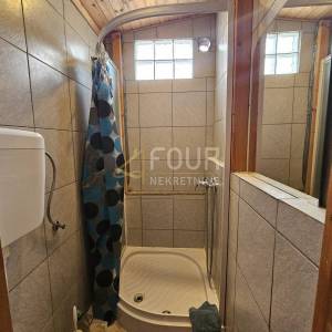 Crikvenica, Dramalj, 181m2, 3 apartmana + bungalov, okućnica, blizina mora