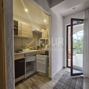 Crikvenica, Dramalj, 181m2, 3 apartmana + bungalov, okućnica, blizina mora