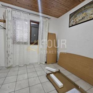 Crikvenica, Dramalj, 181m2, 3 apartmana + bungalov, okućnica, blizina mora