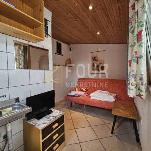 Crikvenica, Dramalj, 181m2, 3 apartmana + bungalov, okućnica, blizina mora