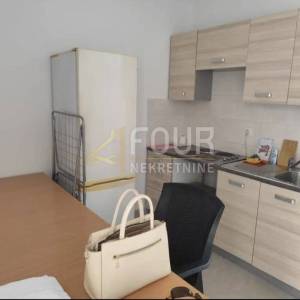 Crikvenica, Dramalj, 27.38m2, 1skl, terasa i okućnica 