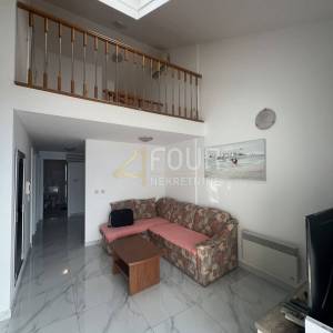 Crikvenica, Dramalj, 83.50m2, stan s galerijom, lođa, pogled na more