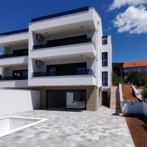 Crikvenica, Dramalj, dvoetažni, parking, bazen, 300m od mora S2