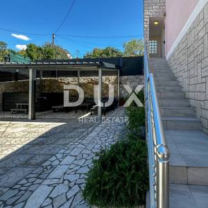 CRIKVENICA, DRAMALJ - kuća 115 m2 sa dva apartmana blizu mora, sniženo, prilika!!!