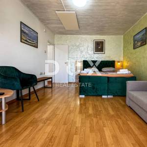 CRIKVENICA, DRAMALJ - kuća 115 m2 sa dva apartmana blizu mora, sniženo, prilika!!!