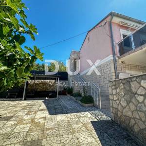 CRIKVENICA, DRAMALJ - kuća 115 m2 sa dva apartmana blizu mora, sniženo, prilika!!!