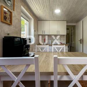CRIKVENICA, DRAMALJ - kuća 115 m2 sa dva apartmana blizu mora, sniženo, prilika!!!