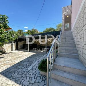 CRIKVENICA, DRAMALJ - kuća 115 m2 sa dva apartmana blizu mora, sniženo, prilika!!!