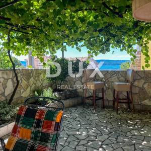 CRIKVENICA, DRAMALJ - kuća 115 m2 sa dva apartmana blizu mora, sniženo, prilika!!!