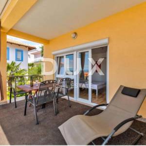 CRIKVENICA, DRAMALJ - Kuća sa 6 apartmana, 200m od mora