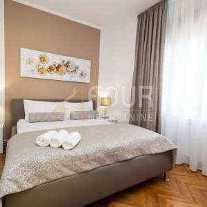 Crikvenica, Dramalj, kuća s 2 stana, 2 garaže i panoramskim pogledom