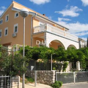 CRIKVENICA, DRAMALJ - Odlična apartmanska kuća 130 m od mora