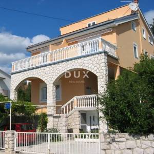 CRIKVENICA, DRAMALJ - Odlična apartmanska kuća 130 m od mora