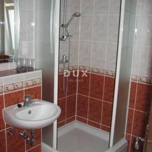 CRIKVENICA, DRAMALJ - Odlična apartmanska kuća 130 m od mora