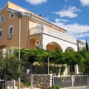 CRIKVENICA, DRAMALJ - Odlična apartmanska kuća 130 m od mora