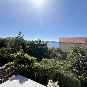 CRIKVENICA, DRAMALJ - Predivna kuća sa dvije stambene jedinice i prostranom terasom!