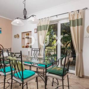 CRIKVENICA, DRAMALJ - rustikalna vila s rimskim vrtom samo 250 metara od plaže, GARAŽA, ekskluzivno