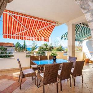 CRIKVENICA, DRAMALJ - stan sa predivnom terasom 