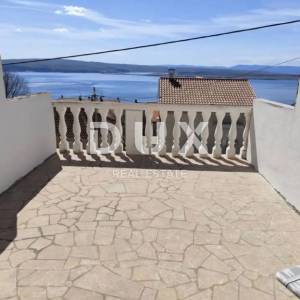 CRIKVENICA, DRAMALJ - stan s prostranom terasom i predivnim pogledom na more