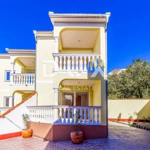 CRIKVENICA, DRAMALJ - Vila novije gradnje s bazenom!