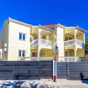 CRIKVENICA, DRAMALJ - Vila novije gradnje s dva bazena!