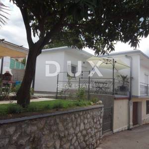 CRIKVENICA - Dvije kuće s garažom u blizini centra