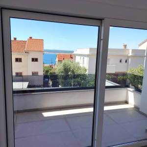 Crikvenica, dvoetažni, novogradnja, 300 m od mora, parking S1