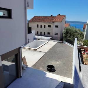 Crikvenica, dvoetažni, novogradnja, 300 m od mora, parking S1