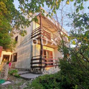 CRIKVENICA, GRIŽANE - Samostojeća kuća s velikom okućnicom