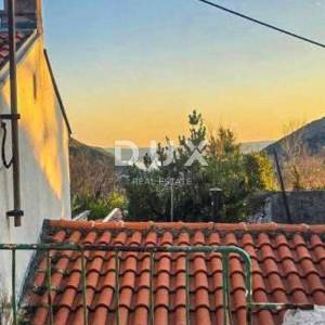 CRIKVENICA, GRIŽANE – Tradicionalna kamena kuća s pogledom na more, bazenom u završnoj fazi i velikim potencijalom