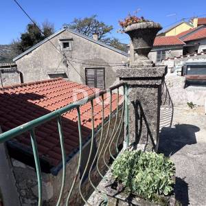 CRIKVENICA, GRIŽANE – Tradicionalna kamena kuća s pogledom na more, bazenom u završnoj fazi i velikim potencijalom