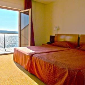 CRIKVENICA. HOTEL NA SAMOJ OBALI MORA!!