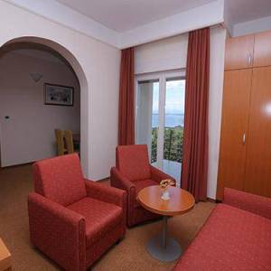 CRIKVENICA. HOTEL NA SAMOJ OBALI MORA!!