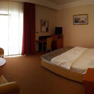 CRIKVENICA. HOTEL NA SAMOJ OBALI MORA!!