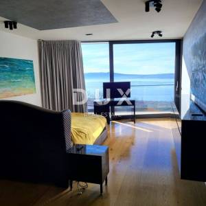 CRIKVENICA - Impresivna moderna vila s bazenom!