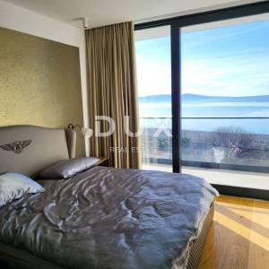 CRIKVENICA - Impresivna moderna vila s bazenom!