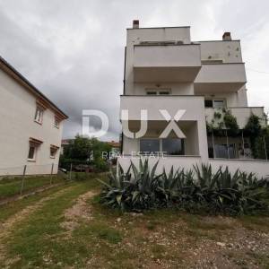 CRIKVENICA, JADRANOVO - Dvoetažan stan, 98m2 na atraktivnoj lokaciji u blizini mora 