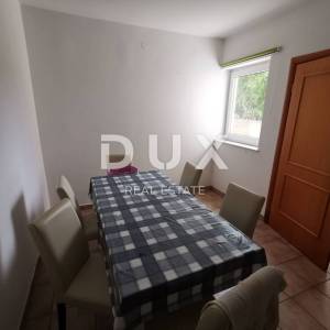 CRIKVENICA, JADRANOVO - Dvoetažan stan, 98m2 na atraktivnoj lokaciji u blizini mora 