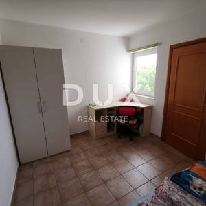 CRIKVENICA, JADRANOVO - Dvoetažan stan, 98m2 na atraktivnoj lokaciji u blizini mora 