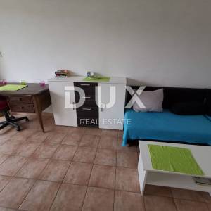 CRIKVENICA, JADRANOVO - Dvoetažan stan, 98m2 na atraktivnoj lokaciji u blizini mora 
