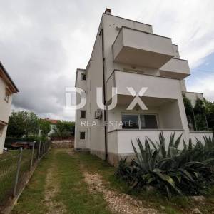 CRIKVENICA, JADRANOVO - Dvoetažan stan, 98m2 na atraktivnoj lokaciji u blizini mora 