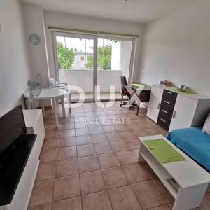 CRIKVENICA, JADRANOVO - Dvoetažan stan, 98m2 na atraktivnoj lokaciji u blizini mora 