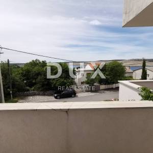 CRIKVENICA, JADRANOVO - Dvoetažan stan, 98m2 na atraktivnoj lokaciji u blizini mora 