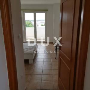 CRIKVENICA, JADRANOVO - Dvoetažan stan, 110m2, 200m od mora
