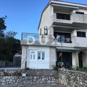 CRIKVENICA, JADRANOVO - lijepa kuća s pet apartmana