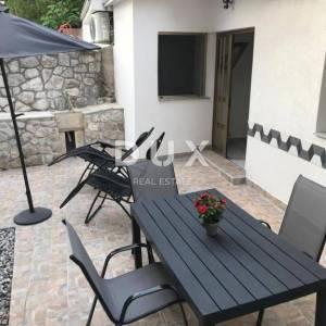 CRIKVENICA, JADRANOVO - lijepa kuća s pet apartmana