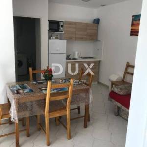 CRIKVENICA, JADRANOVO - lijepa kuća s pet apartmana